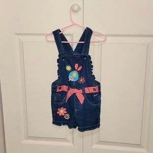 Denim overall shorts withh application Size 3T.